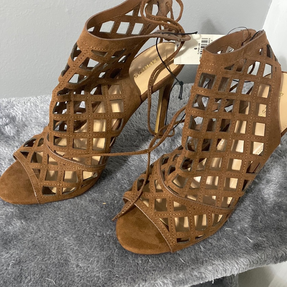 Express heels
